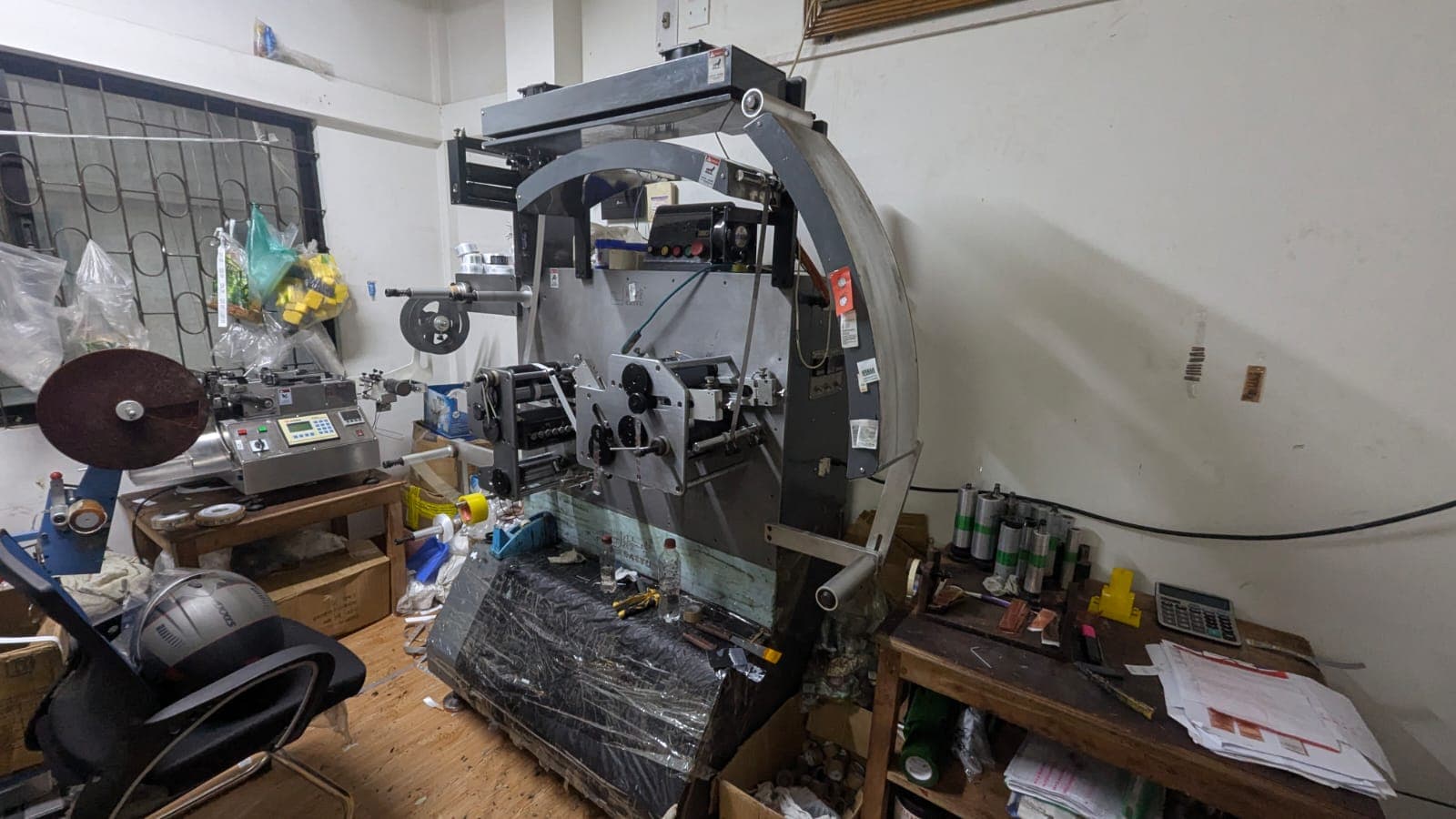 Specialty & Finishing - Premium finishes for luxury garments, including ultrasonic soft edges, laser cutting, and complex folding techniques.